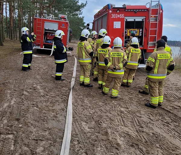 Zgłoszenie postawiło służby na nogi! Do akcji wysłano 6 zastępów straży-79537