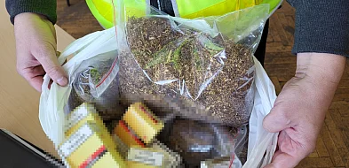 Przeszukali mieszkanie 68-latka. Nielegalny towar trzymał w workach-79583