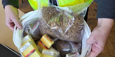Przeszukali mieszkanie 68-latka. Nielegalny towar trzymał w workach-79583