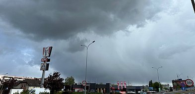 Grad i silny wiatr. Sprawdź, o której godzinie pogoda da się we znaki-79617