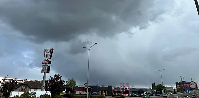 Grad i silny wiatr. Sprawdź, o której godzinie pogoda da się we znaki-79617