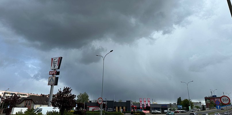 Grad i silny wiatr. Sprawdź, o której godzinie pogoda da się we znaki - 79617