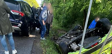 Czołówka i dachowanie na krajowej jedynce. Śmigłowiec zabrał rannego [FOTO]-79646