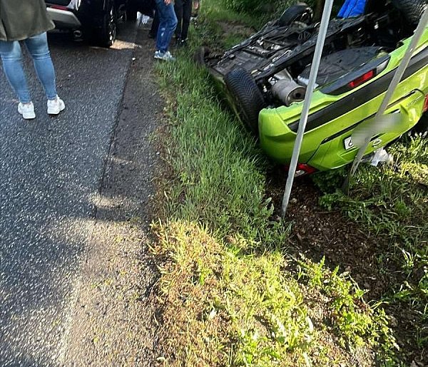 Czołówka i dachowanie na krajowej jedynce. Śmigłowiec zabrał rannego [FOTO]-79646
