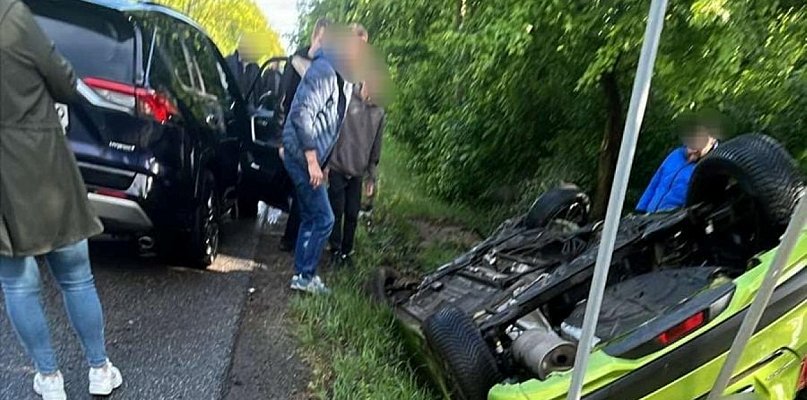 Czołówka i dachowanie na krajowej jedynce. Śmigłowiec zabrał rannego [FOTO] - 79646