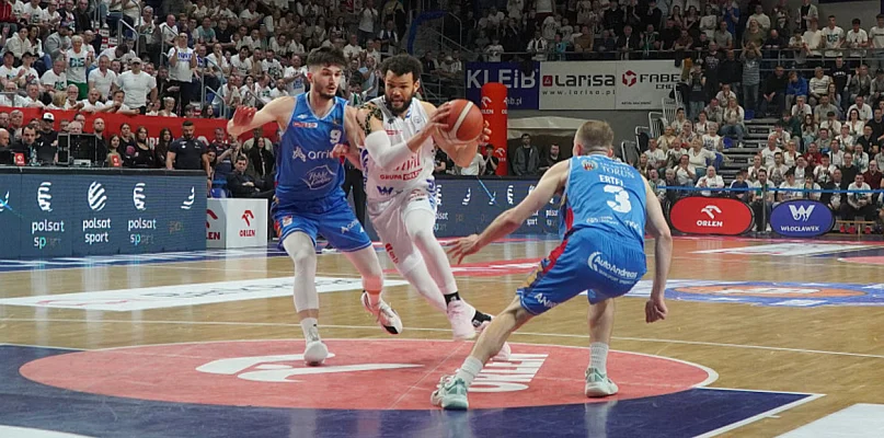 Rottweilery rozstrzelane trójkami. Anwil upokorzony w Toruniu - 79755
