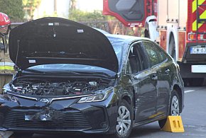 Uderzyła w zaparkowane auto i dachowała. Kraksa na Zawiślu (FOTO)-79790