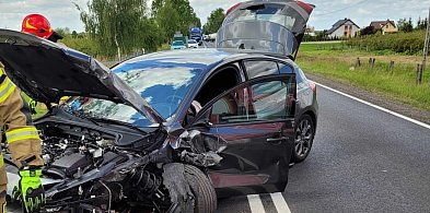 Grucha z betonem kontra osobówka. Droga całkowicie zablokowana! (FOTO)-79899