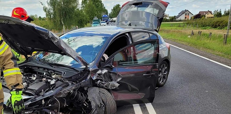 Grucha z betonem kontra osobówka. Droga całkowicie zablokowana! (FOTO) - 79899