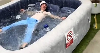 Skandal czy show? Film z "testu" jacuzzi w Castoramie hitem sieci-80078