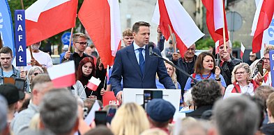 Rafał Trzaskowski we Włocławku. Tak wyglądało spotkanie na Starym Rynku -80149