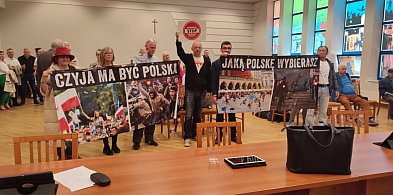 Temat migrantów wraca do ratusza. Zmieniono treść uchwały -80235