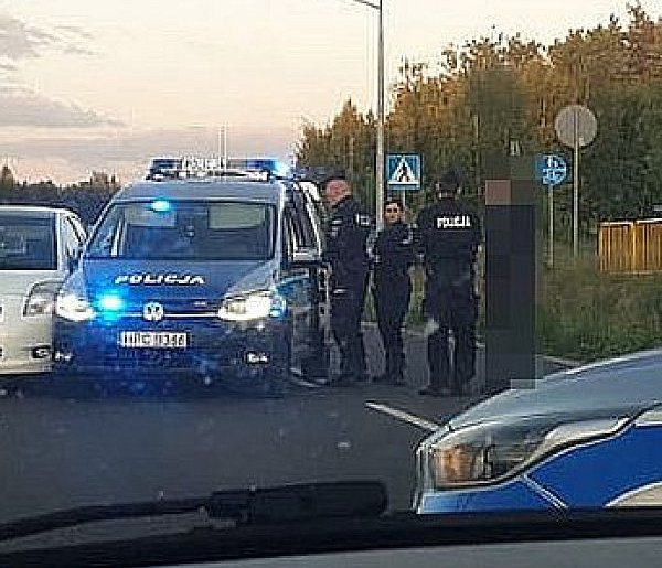 Pościg za skradzioną toyotą. Policjanci użyli broni-80258