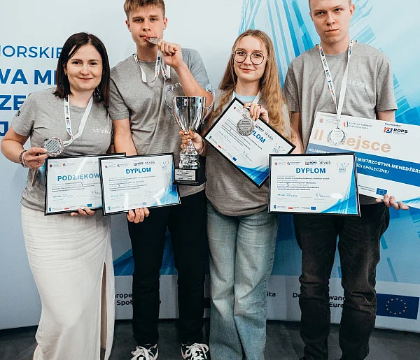 Przedsiębiorczość społeczna w rękach młodych. Sukces drużyny z Włocławka-80465