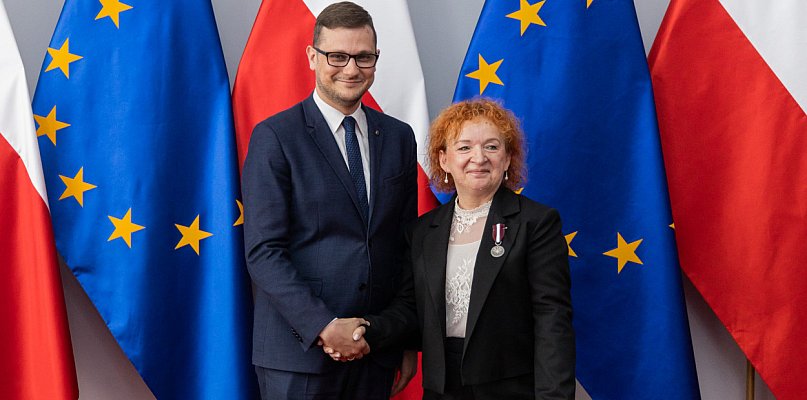 Była poseł i aktualny senator z odznakami od wojewody. Za co je dostali?  - 80554