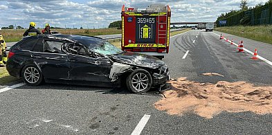 Niebezpiecznie na A1. BMW dachowało po zderzeniu z ciężarówką-80614