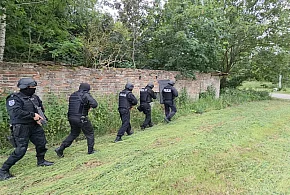 Wyciek gazu i dron nad zakładem? Policja, wojsko i straż postawione na nogi-80807