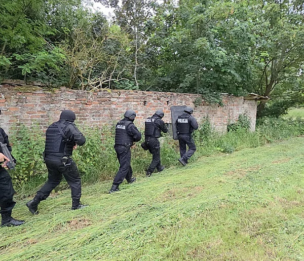 Wyciek gazu i dron nad zakładem? Policja, wojsko i straż postawione na nogi-80807