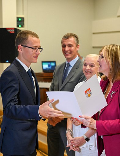 To najlepsi uczniowie z Włocławka. Ratusz sypnął im kasą [FOTO]-81015