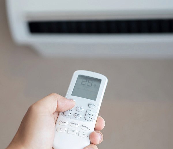 Chłodzisz się klimatyzacją? Oto, co najczęściej robią źle Polacy-81320