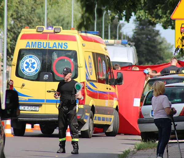 Nietypowa akcja ratunkowa. Kierowca zasłabł przed strażą pożarną-81365