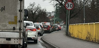 Znaleźli „sprytny” sposób na korek. Teraz wszyscy płacą za to czasem [LIST]