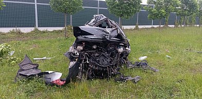 Dachowanie na A1 pod Włocławkiem. Samochód został zmiażdżony