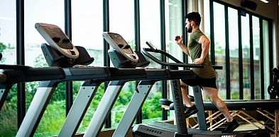 Nowe przepisy handlowe a sprzęt sportowy – ile zapłacimy za zamawianie akcesoriów