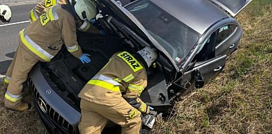 Zderzenie busa z osobówką. Dwie osoby trafiły do szpitala
