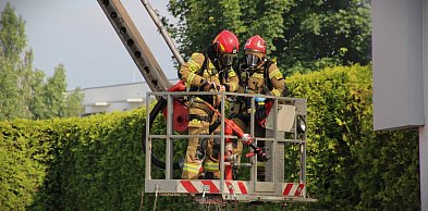 Podnośnik pod blokiem na Zazamczu. Wszystko przez kilka chwil nieuwagi
