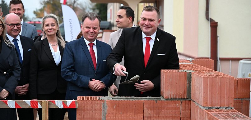 Święto edukacji w Kowalu. Podpisano akt erekcyjny pod nowy budynek szkoły