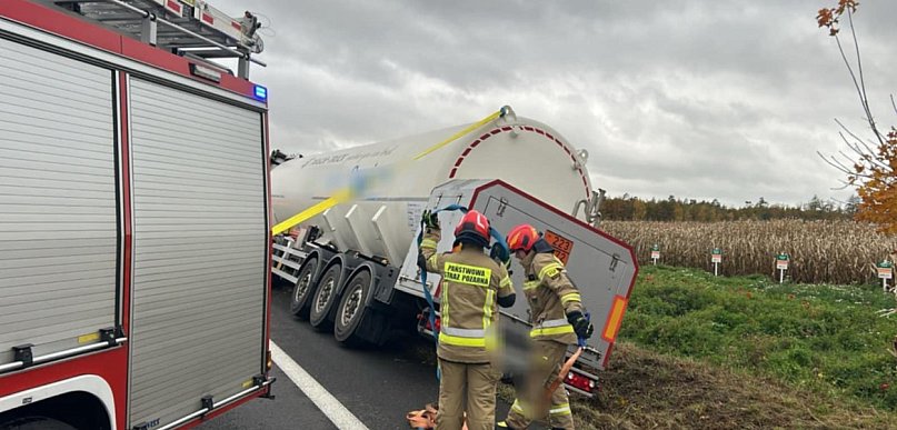 Cysterna z gazem w rowie. Droga krajowa 91 całkowicie zablokowana