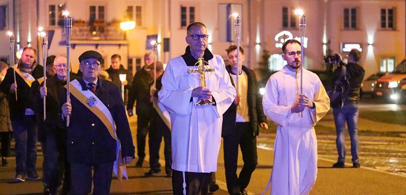 Modlą się, zamiast straszyć. Na plac Wolności wyjdzie procesja