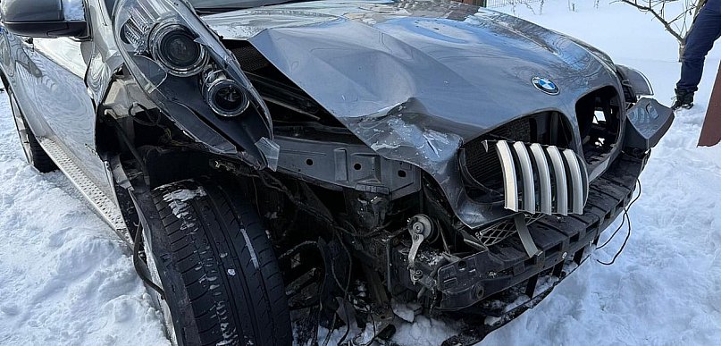 44-latka nawywijała. Wjechała w auto, potem poszła na zakupy