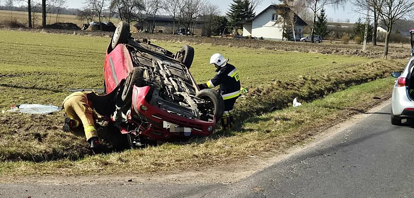Pijana 42-latka dachowała. Miała 2,5 promila