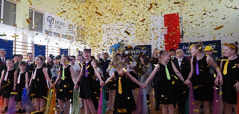 Czterdzieści lat wspomnień i uśmiechów. SP 22 świętowała jubileusz [FOTO]