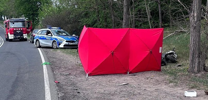 Tragiczne zderzenie motoroweru z audi. Nie żyje 70-latek