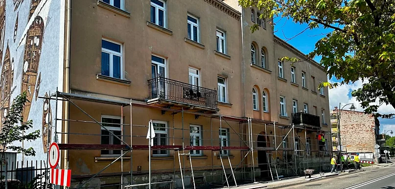 Kamienice przy Bulwarach przechodzą metamorfozę. Trwają prace w tych budynkach