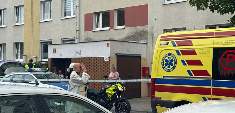 Dramat przy ul. Wiejskiej. 4-letnie dziecko wypadło z okna wieżowca