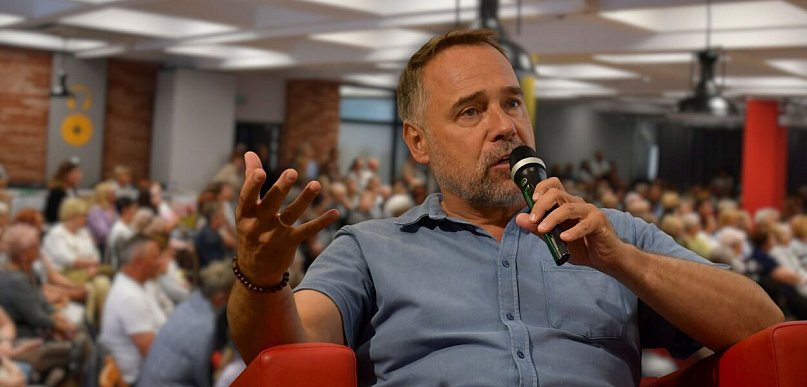 Znany prezenter TVP odwiedził Włocławek. Biblioteka pękała w szwach