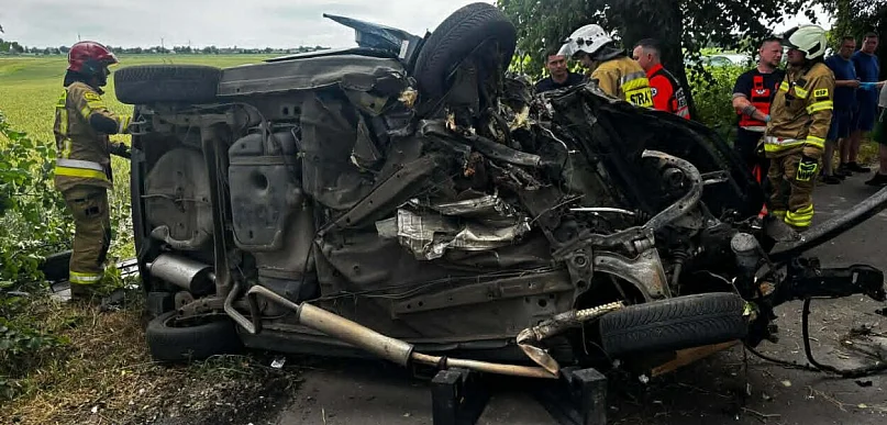 Koszmarny wypadek pod Włocławkiem. 41- i 13-latka zginęły na miejscu