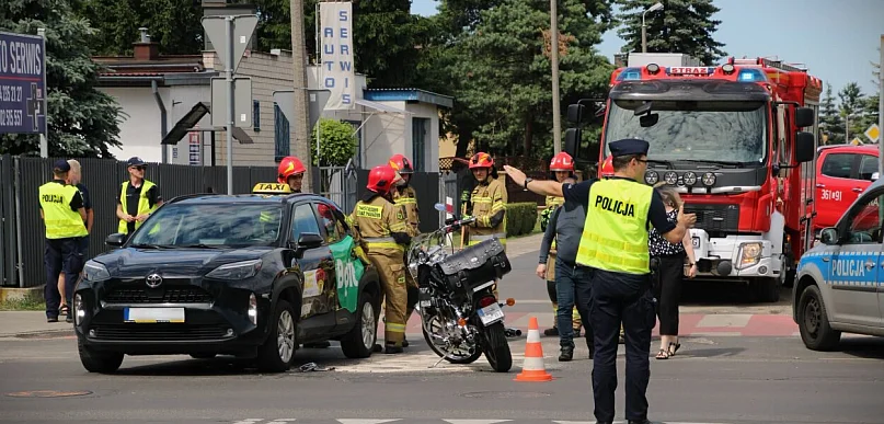 Motocyklista zderzył się z Boltem. Interweniowały służby