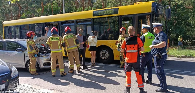 23-latka wjechała w autobus miejski.  Nie ustąpiła pierwszeństwa
