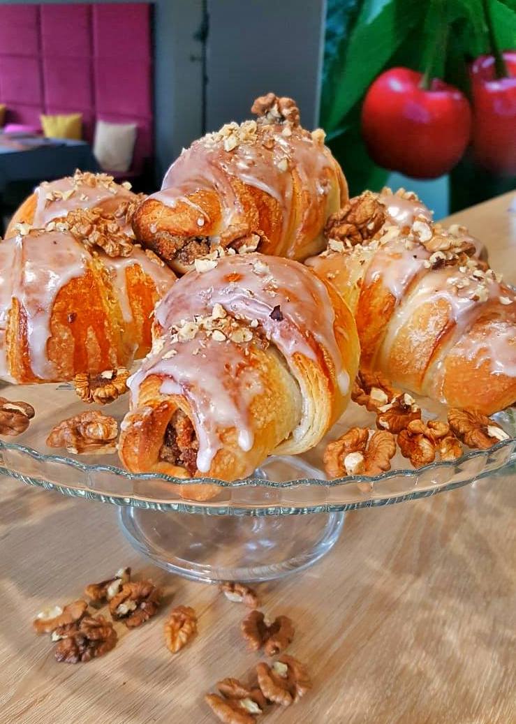 Ekipa kuchenna piecze rogale marcińskie od podstaw. Fot. SEZON. 