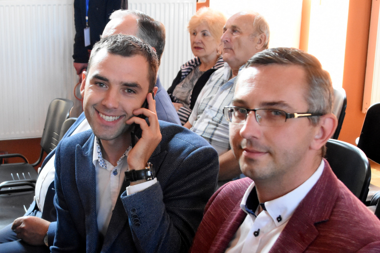 Damian Chełminiak (z lewej podczas debaty prezydenckiej). Z prawej Jakub Girczyc, który bez sukcesu startował z listy SLD do rady miasta. Fot. DDWloclawek.pl