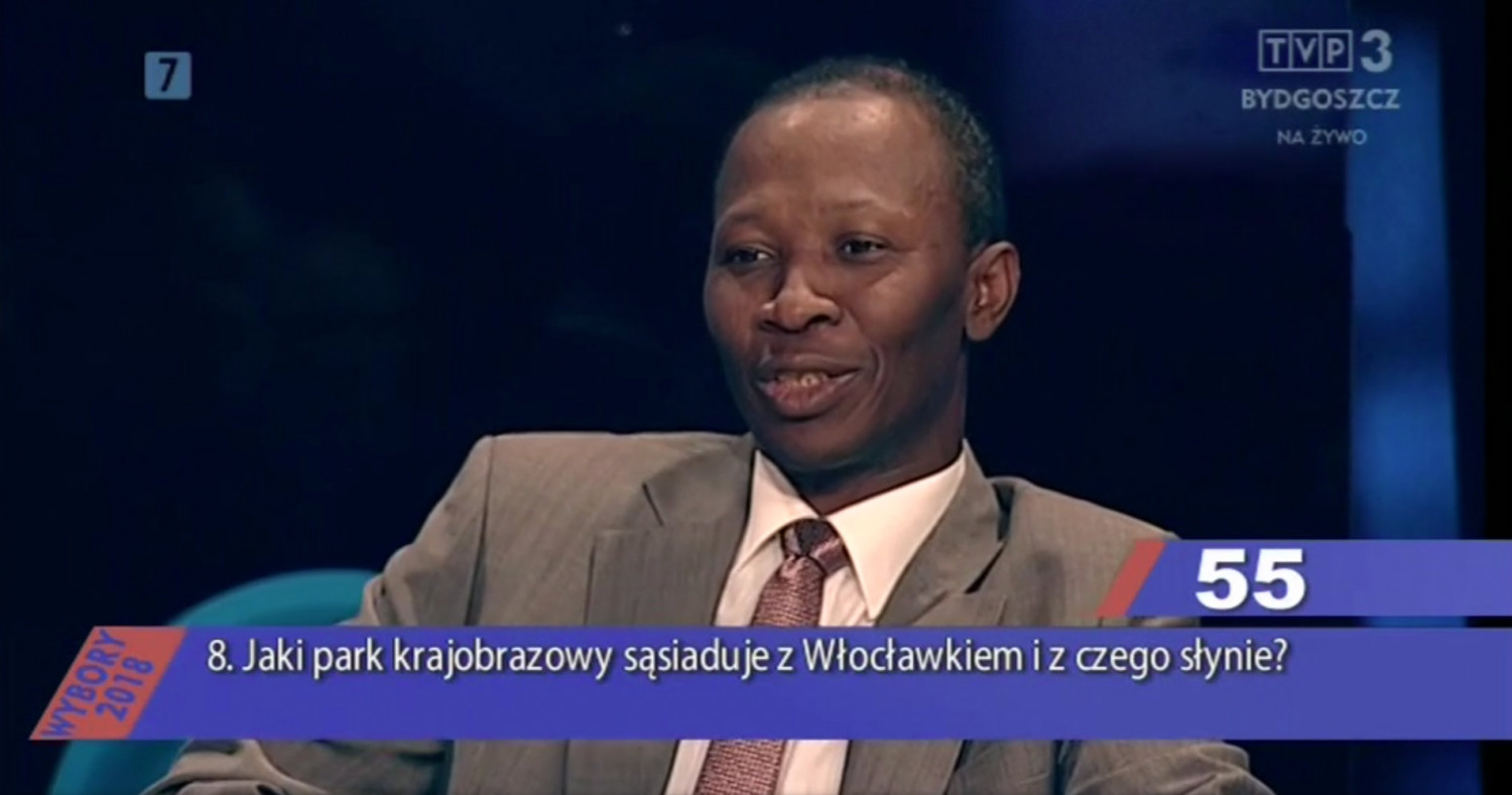 Emanuel Kalejaiye podczas debaty w TVP3. Screen TVP3