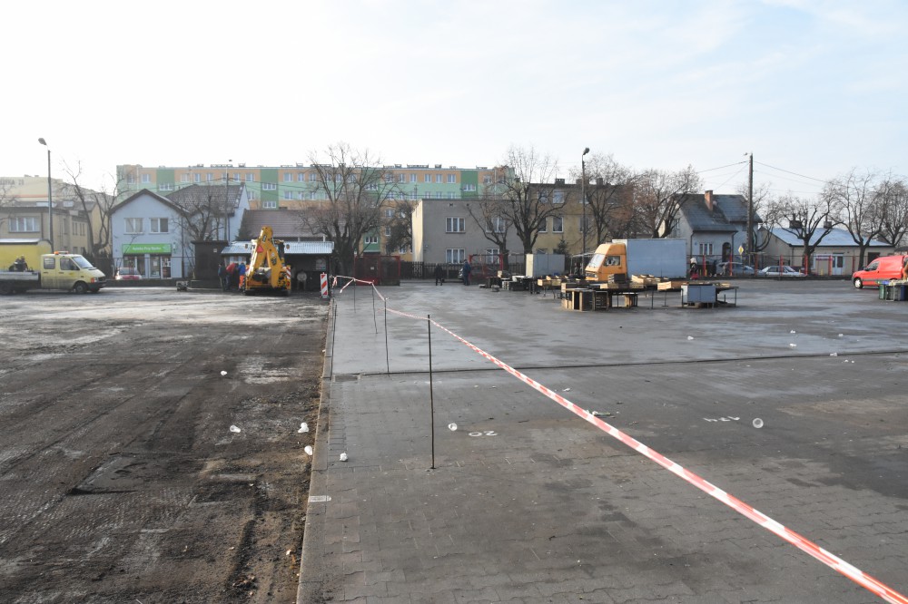 Część targowiska od str. Kaliskiej zostanie pokryta kostką brukową. Kilka lat temu podobne zmiany przeszła część od od il. Łanieszczyna. Fot. DDWloclawek.pl