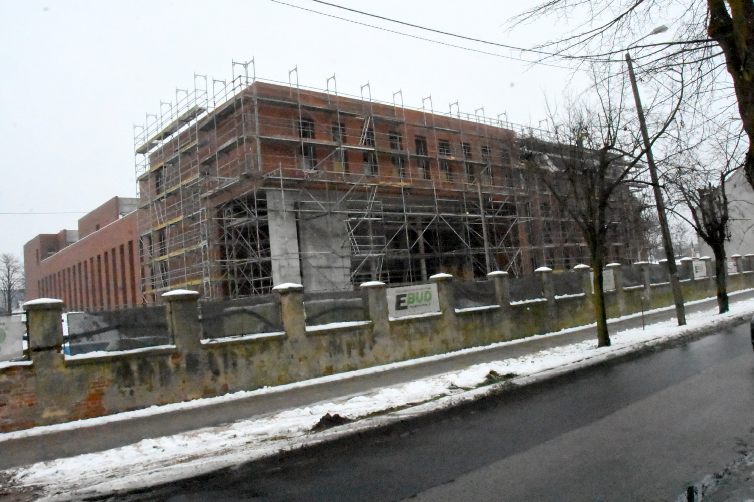 Trwa budowa nowej siedziby SO. Widok od strony ulicy Żeromskiego. Fot. DD. 